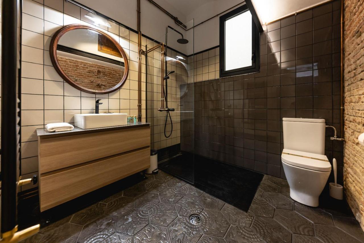 Bravissimo Les Rajoles, Unique 3-Bedroom Apartment Girona Bagian luar foto